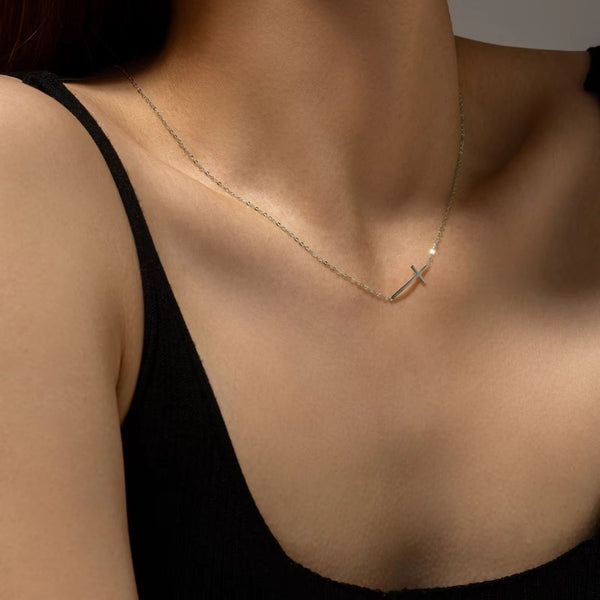 Crossline Necklace